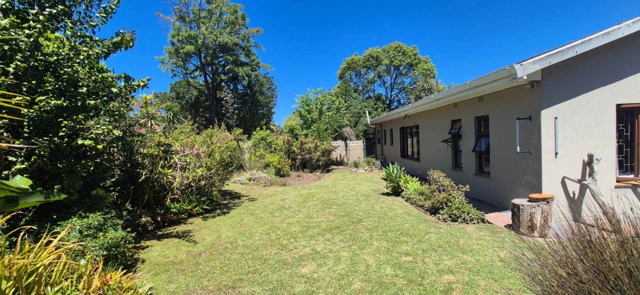 4 Bedroom Property for Sale in Glen Barrie Western Cape